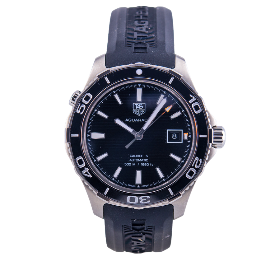 TAG Heuer Aquaracer Herrenuhr
in Edelstahl mit Automatikwerk. 
Zifferblatt schwarz-index
