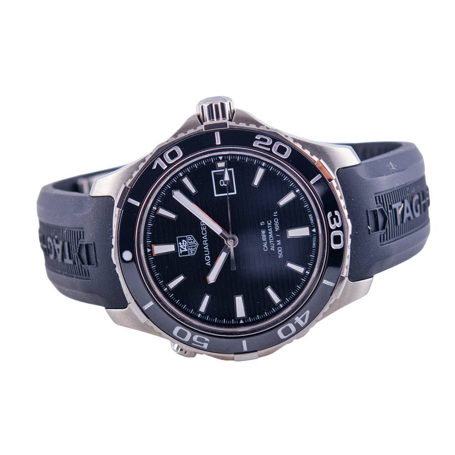 TAG Heuer Aquaracer Herrenuhr
in Edelstahl mit Automatikwerk. 
Zifferblatt schwarz-index