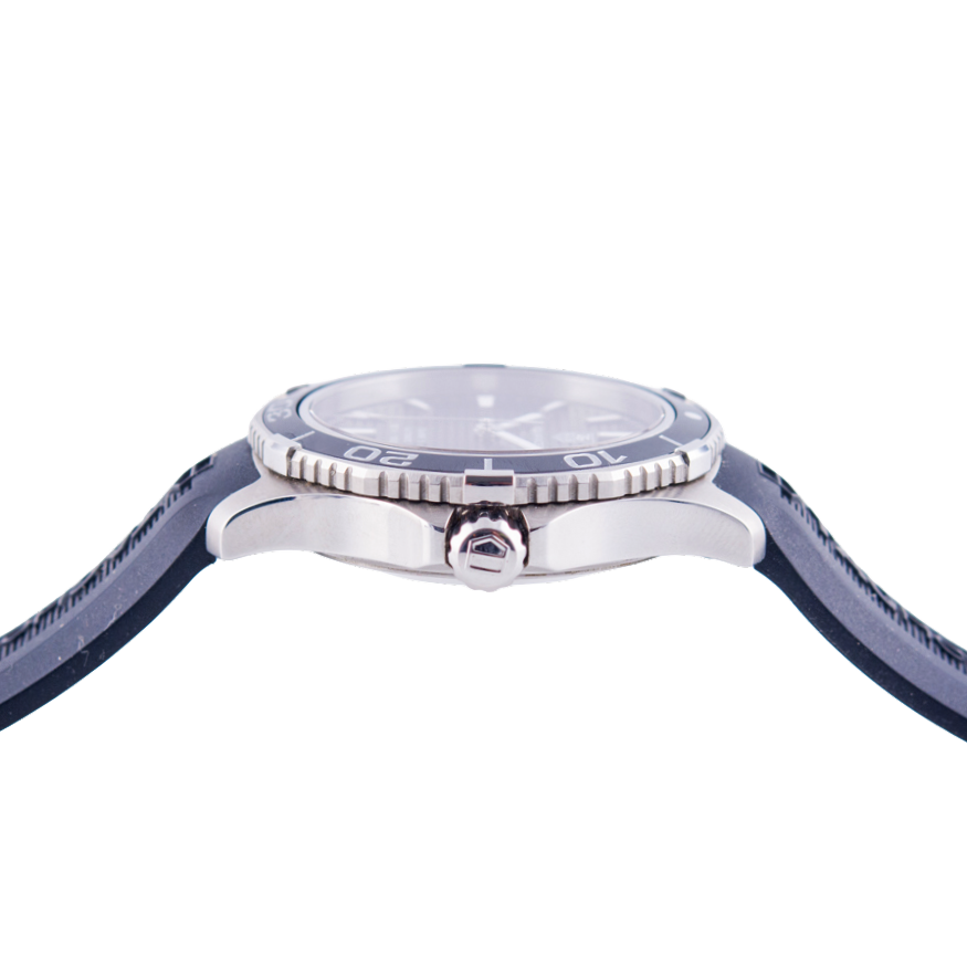 TAG Heuer Aquaracer Herrenuhr
in Edelstahl mit Automatikwerk. 
Zifferblatt schwarz-index