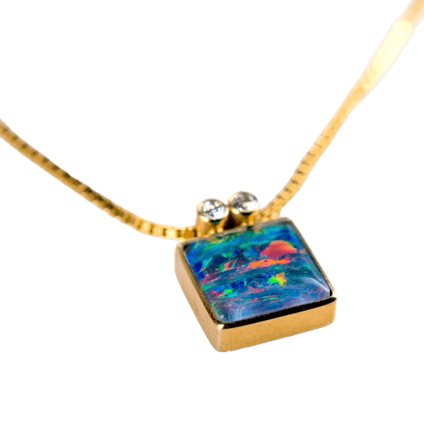 Collier in 585 Gelbgold mit einer Opal-Triplette