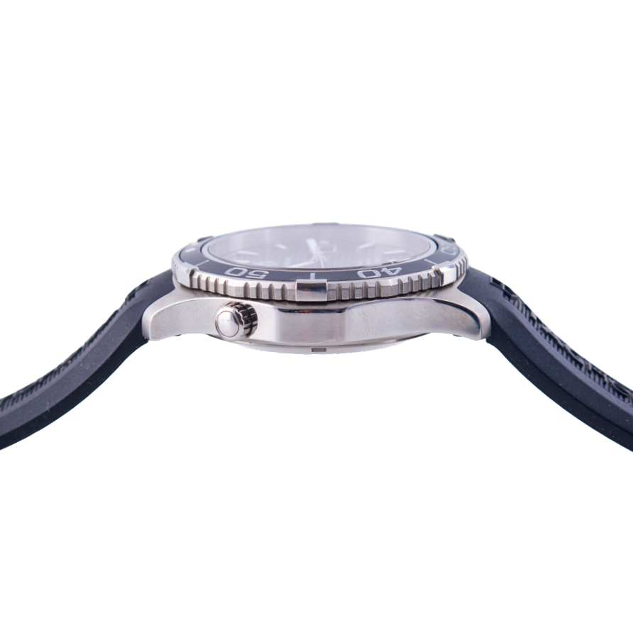 TAG Heuer Aquaracer Herrenuhr
in Edelstahl mit Automatikwerk. 
Zifferblatt schwarz-index