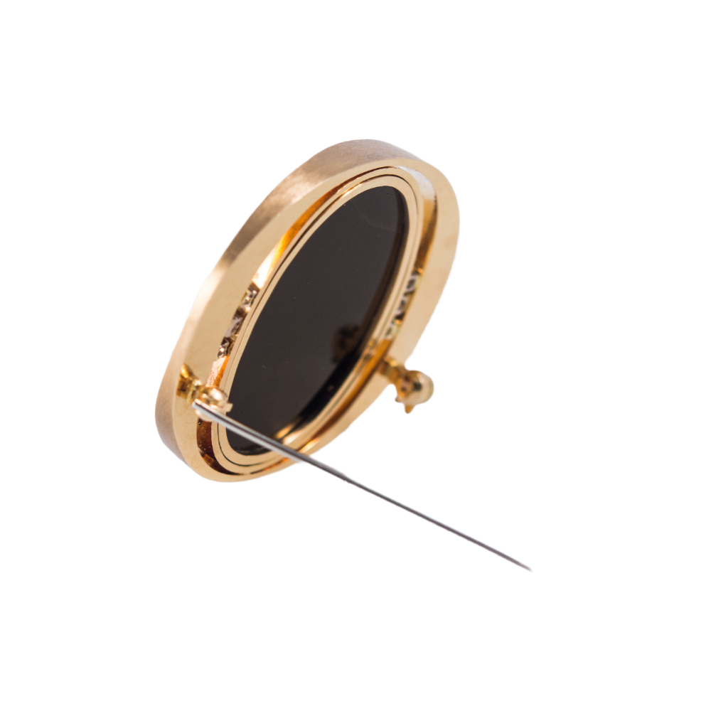 Brosche mit Opal-Dublette und Diamanten