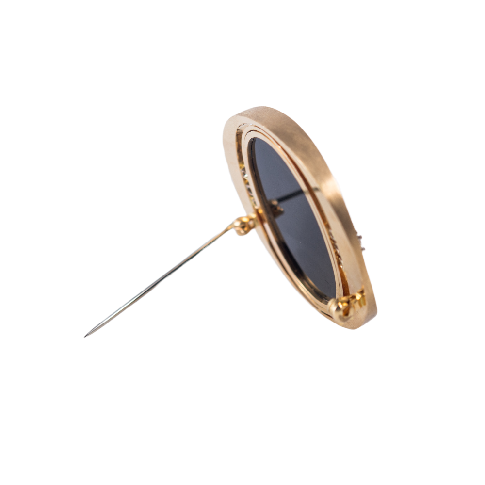Brosche mit Opal-Dublette und Diamanten