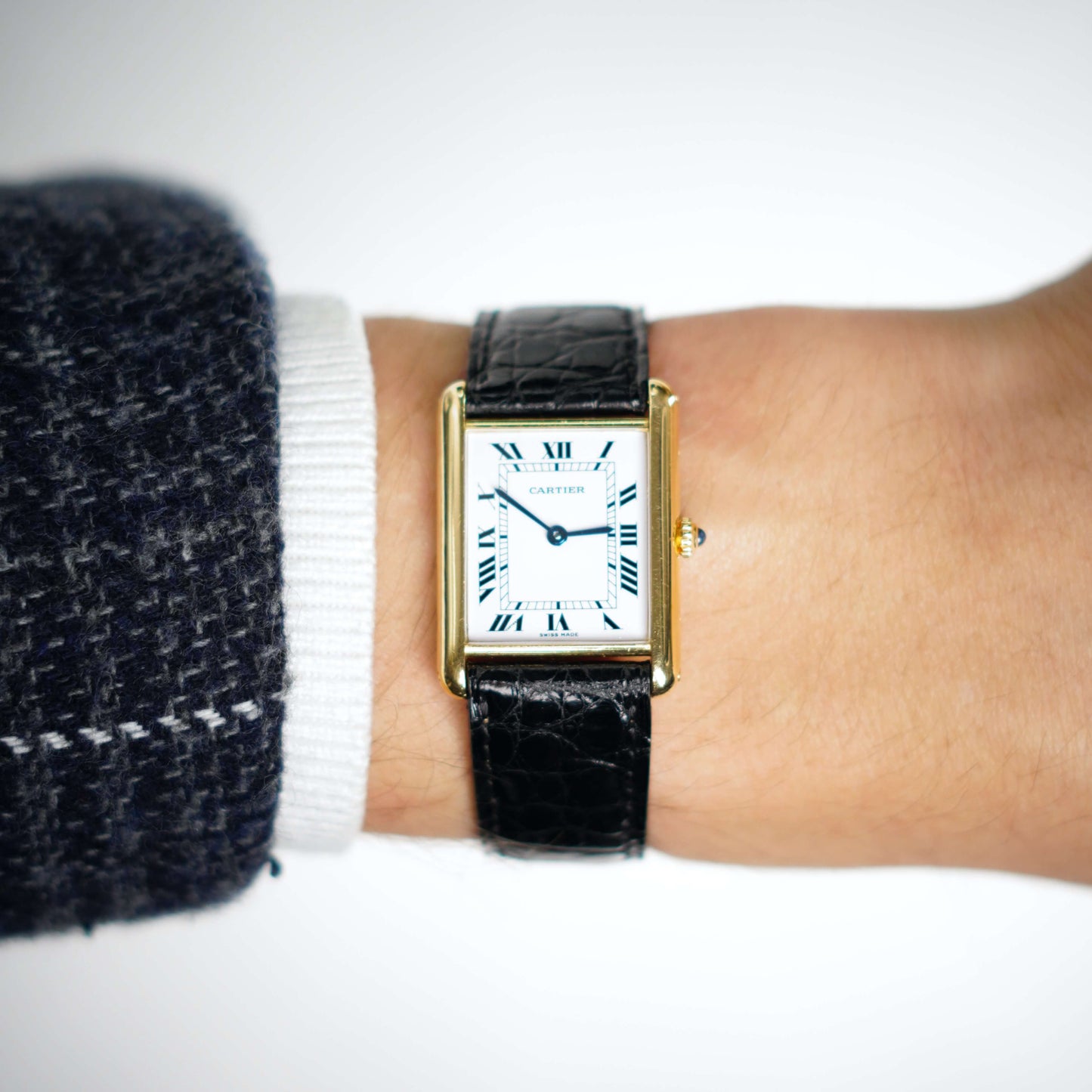 Cartier Tank Armbanduhr in 750 Gelbgold mit Quarzwerk. Weißes Zifferblatt mit römischen Ziffern