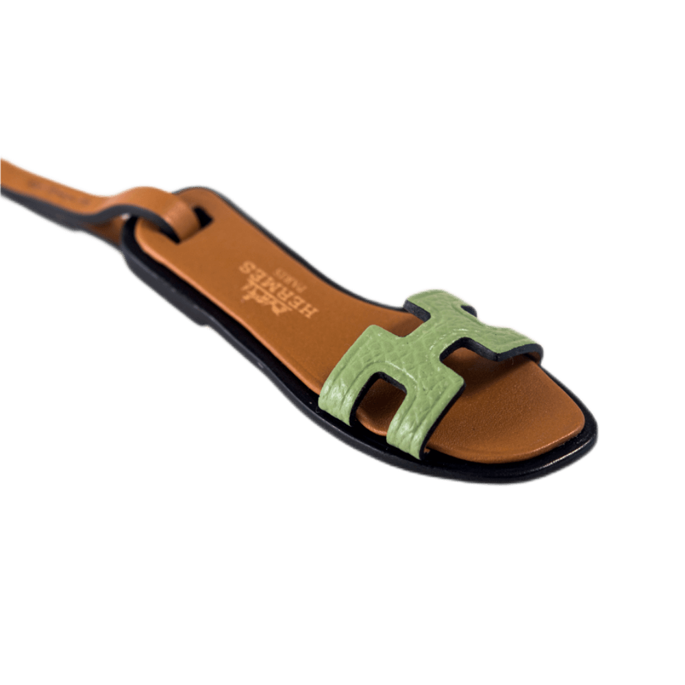 Hermès Accessoire Taschenanhänger "Oran" in der Farbe Vert Criquet