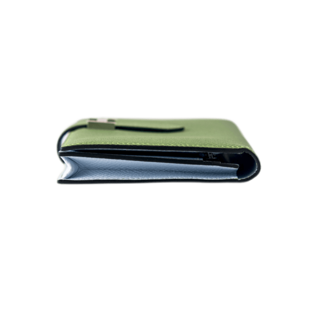 Hermès Portefeuille Béarn Soufflet Verso aus Epsom Kalbsleder in der Farbe Vert Criquet