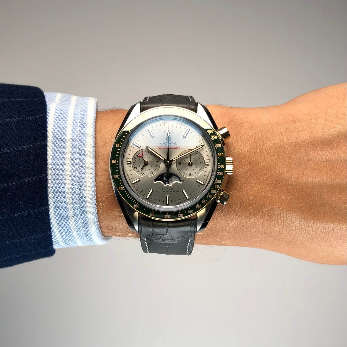 Omega Speedmaster Mondphase Co-Axial Master Chronometer Chronograph