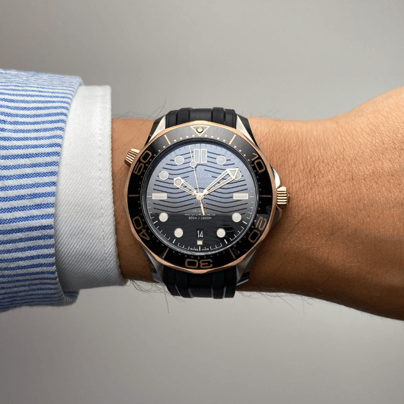 Omega Seamaster Diver 300m Co-Axial Master Chronometer Armbanduhr in Edelstahl und Gold mit Automatikwerk