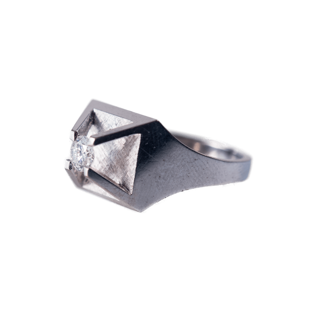 Ring Pyramide mit Diamant
