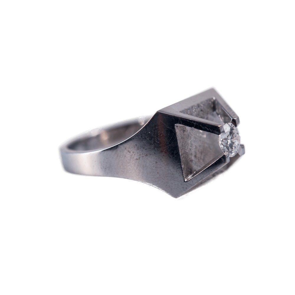 Ring Pyramide mit Diamant