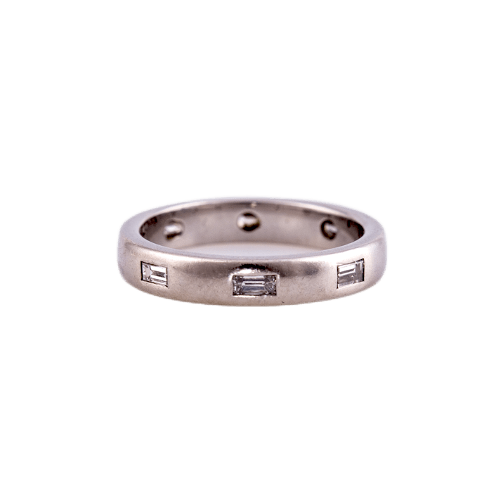 Ring in Platin mit acht Diamant-Baguette