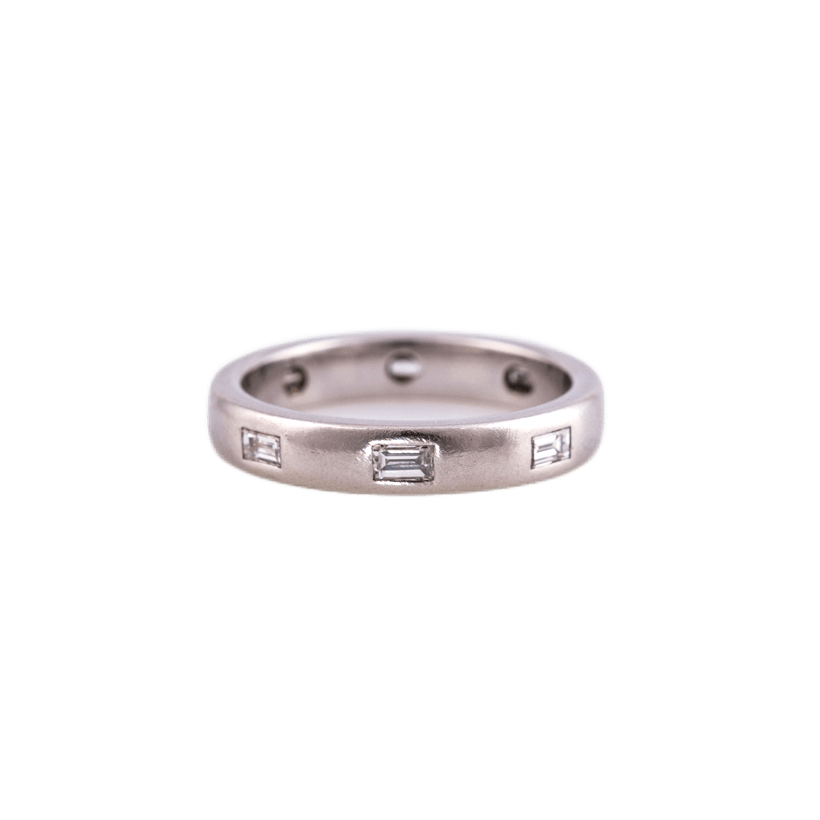 Ring in Platin mit acht Diamant-Baguette