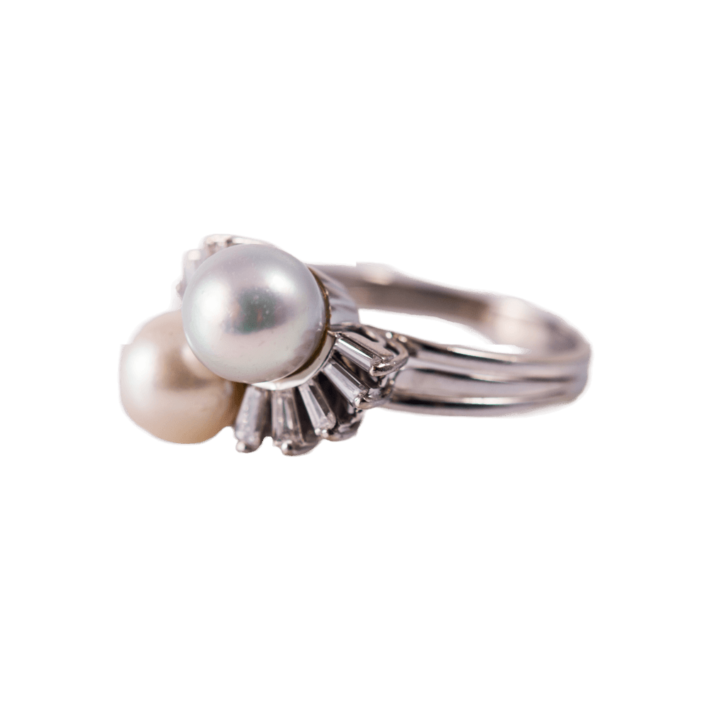 Ring mit Perlen und Diamanten