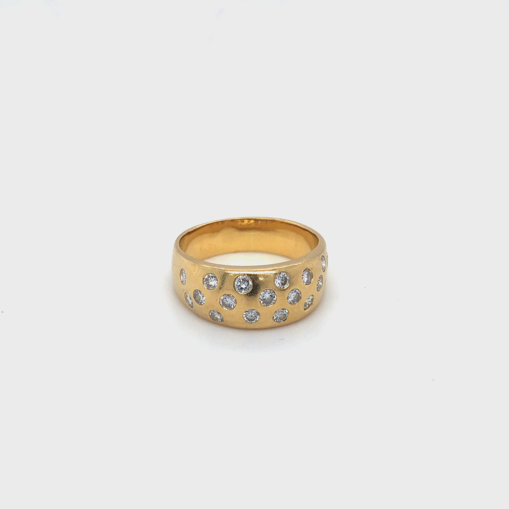 Ring in 750 Gelbgold mit 18 Brillanten