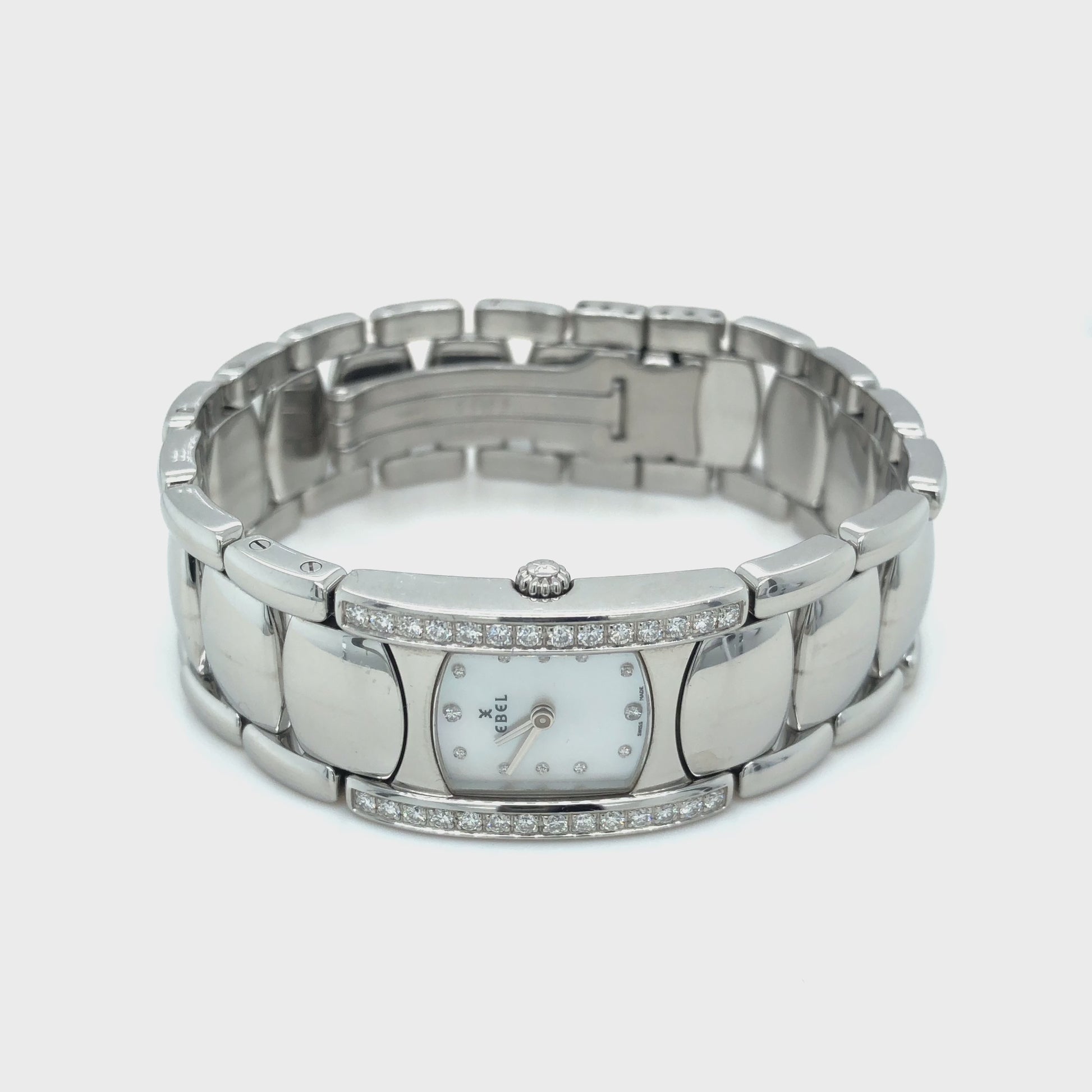Ebel Beluga Damenuhr in Edelstahl mit Quarz-Werk. 28 Brillanten zus. ca. 0,40ct TW-W/vsi-si.
