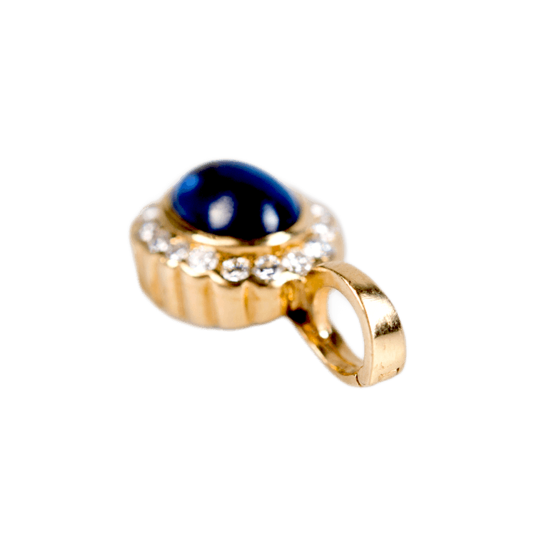 Anhänger an Klappöse in 750 Gelbgold mit einem Saphir Cabochon und 18 Diamanten im Brillantschliff
