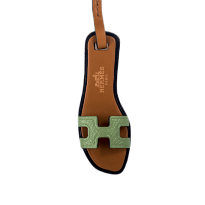 Hermès Accessoire Taschenanhänger "Oran" in der Farbe Vert Criquet