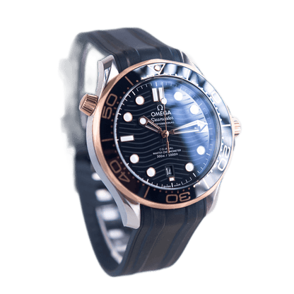Omega Seamaster Diver 300m Co-Axial Master Chronometer Armbanduhr in Edelstahl und Gold mit Automatikwerk