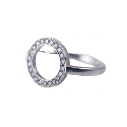 Ring in Platin mit 22 kleinen Brillanten