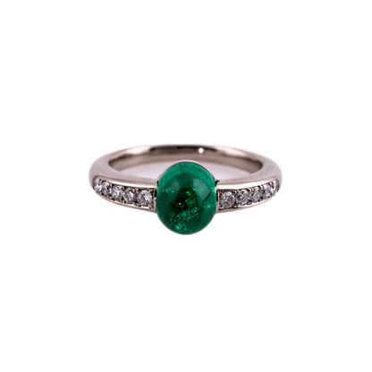 Ring in 750 Weißgold poliert mit einem Smaragd-Cabocho
