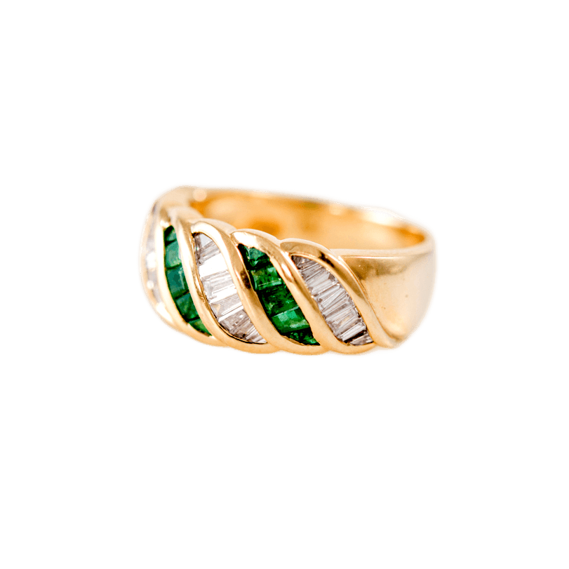 Ring in 750 Gelbgold mit 23 Diamant-Trapezen und 15 Smaragden