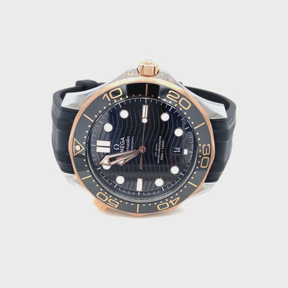 Omega Seamaster Diver 300m Co-Axial Master Chronometer Armbanduhr in Edelstahl und Gold mit Automatikwerk