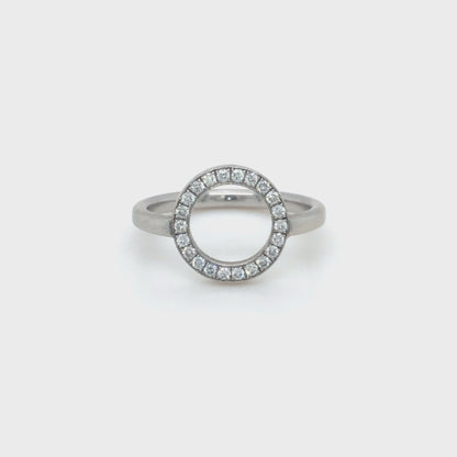 Ring in Platin mit 22 kleinen Brillanten