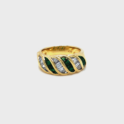 Ring in 750 Gelbgold mit 23 Diamant-Trapezen und 15 Smaragden